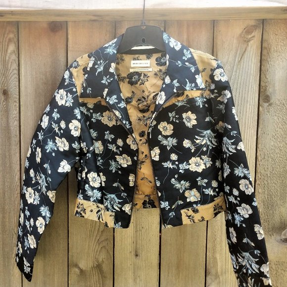 Urban Outfitters Jackets & Blazers - Urban Outfitters Floral Zip Crop top Jacket | L-6